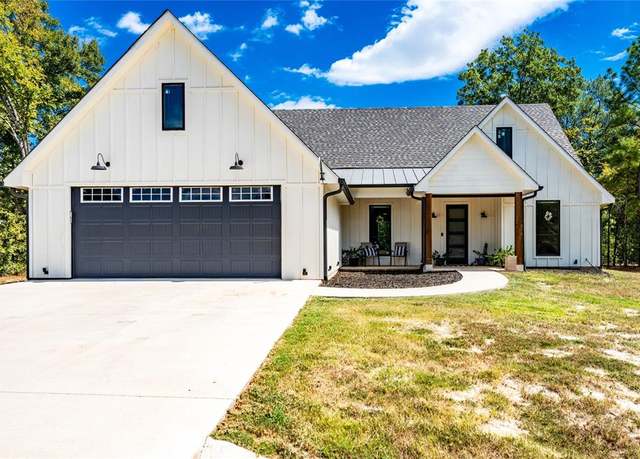 Property at 230 Lakeview Cir, Eustace, TX 75124, 3 beds, 2.5 baths