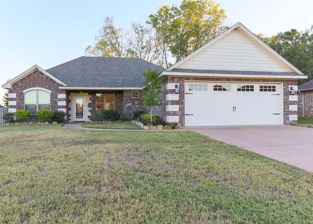 Property at 676 Linus Ln, Lindale, TX 75771, 3 beds, 2.5 baths