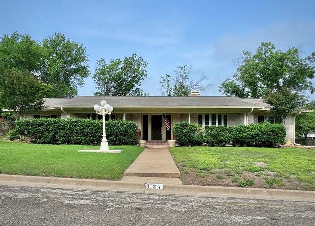 Property at 127 N 29th St, Gatesville, TX 76528, 3 beds, 2.5 baths