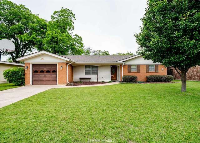 Property at 2302 13th, Brownwood, TX 76801, 3 beds, 2 baths