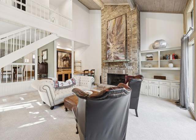 Property at 6250 Twin Oaks Cir, Dallas, TX 75240, 3 beds, 2.5 baths