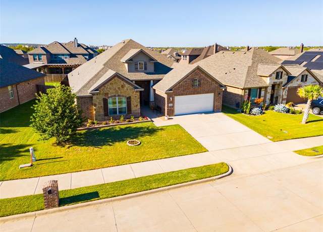Property at 1772 Laramie Ln, Burleson, TX 76028, 4 beds, 2.5 baths