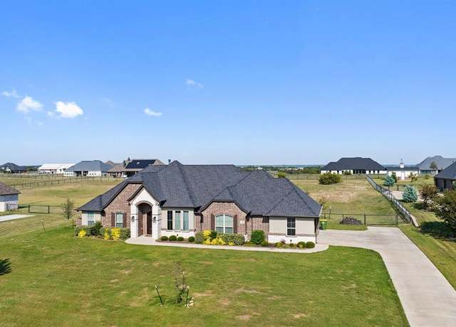 Property at 140 Helton Dr, Granbury, TX 76049, 4 beds, 3.5 baths