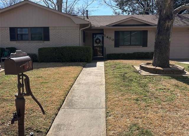 Property at 1400 Lynwood St, Gainesville, TX 76240, 3 beds, 1.5 baths