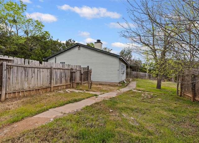 Property at 820 Blackfoot Ct, Granbury, TX 76048, 3 beds, 2 baths