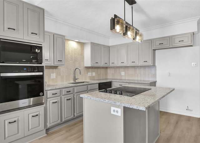 Property at 1806 Sunnyvale Rd, Grand Prairie, TX 75050, 2 beds, 2 baths