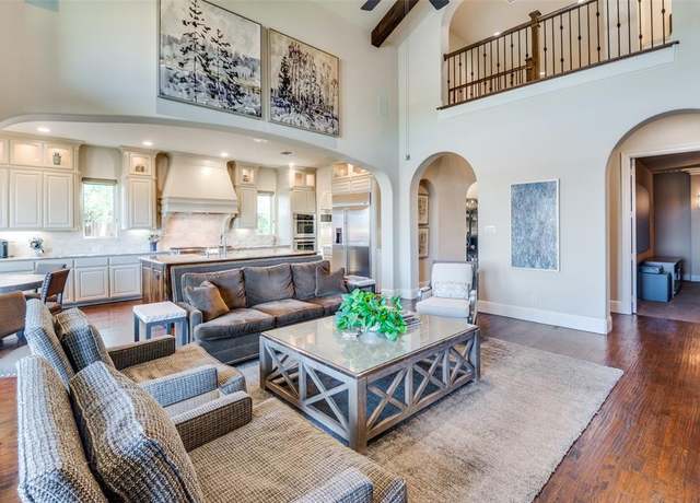Property at 631 Creekway Dr, Irving, TX 75039, 5 beds, 5.5 baths