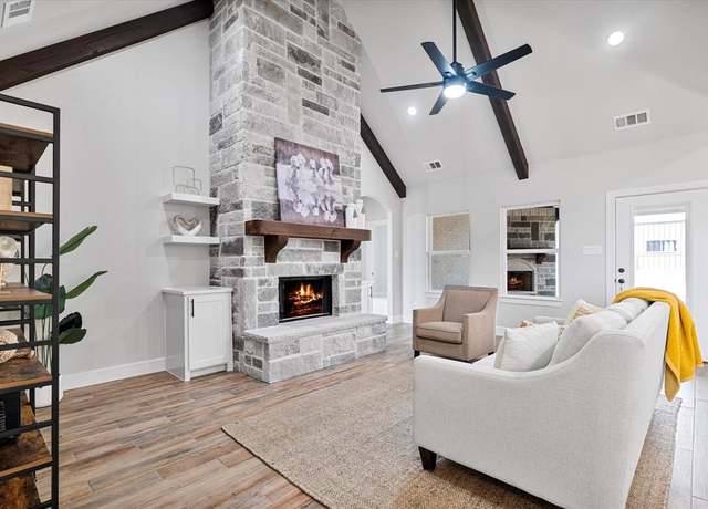 Property at 233 Marshall Cir, Whitewright, TX 75491, 4 beds, 3 baths