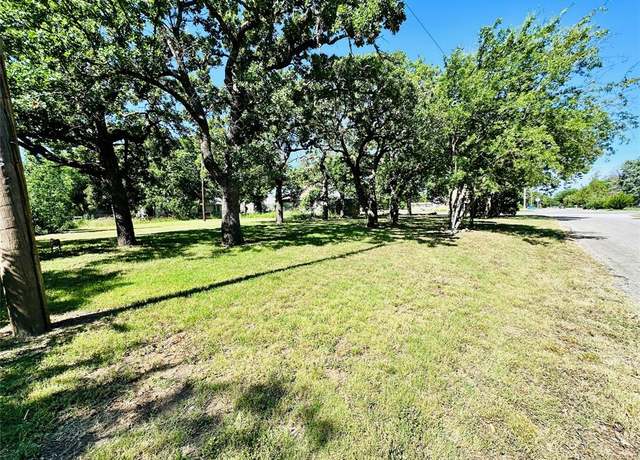 Property at 424 N Main St, Cross Plains, TX 76443