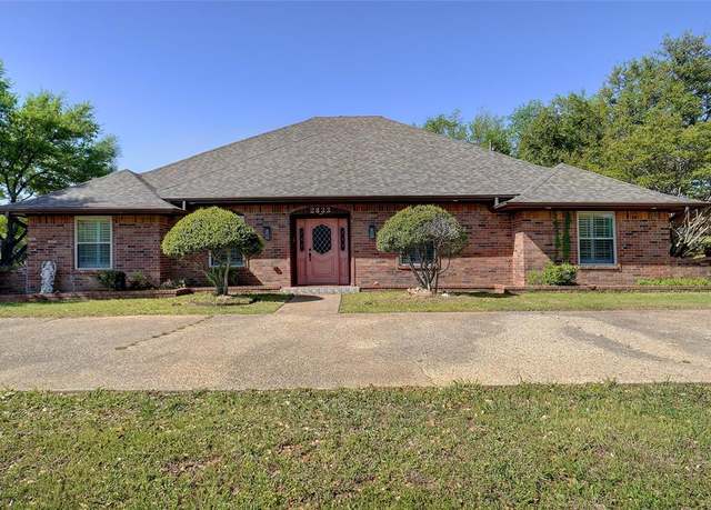Property at 2833 S Country Club Rd, Garland, TX 75043, 4 beds, 3 baths