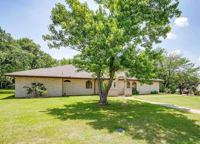 Property at 502 Roaring Springs Dr, Joshua, TX 76058, 4 beds, 3 baths