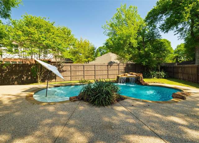 Property at 2420 Bent Trl, Mansfield, TX 76063, 4 beds, 2 baths