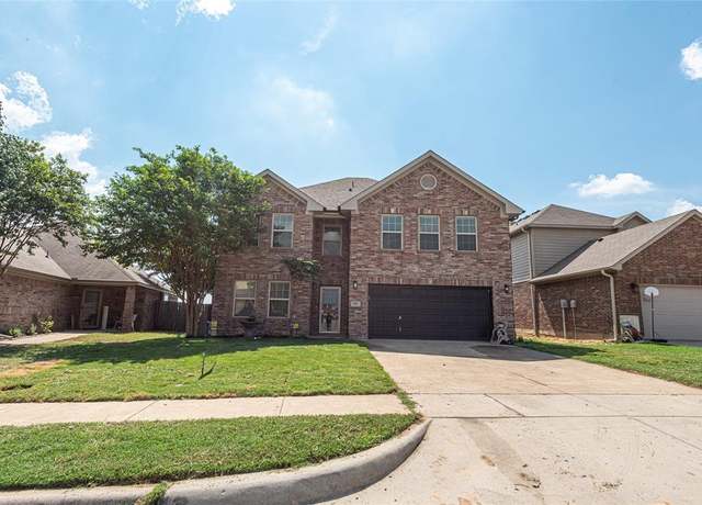 Property at 825 Jodie Dr, Weatherford, TX 76087, 4 beds, 3 baths