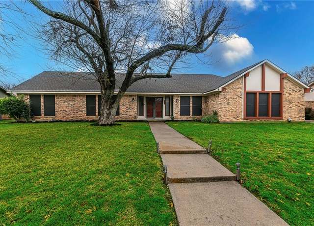 Property at 640 Ivy Ann Dr, Woodway, TX 76712, 4 beds, 3 baths