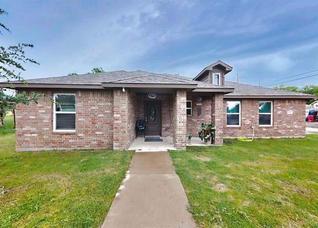 Property at 600 Saint Luke St, Terrell, TX 75160, 3 beds, 2 baths