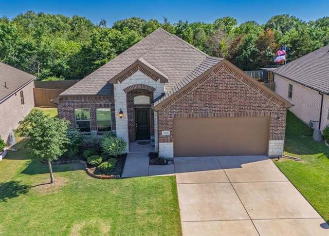 Property at 7820 Cottonwood Dr, Greenville, TX 75402, 3 beds, 2 baths