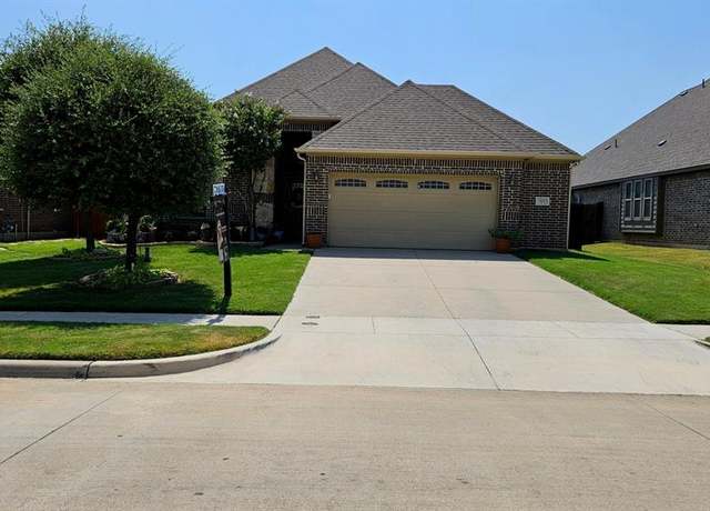 Property at 905 Cloudlock Dr, Saginaw, TX 76179, 4 beds, 2 baths