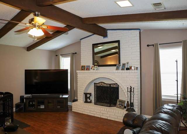 Property at 332 Crescent Dr, Hewitt, TX 76643, 3 beds, 2 baths