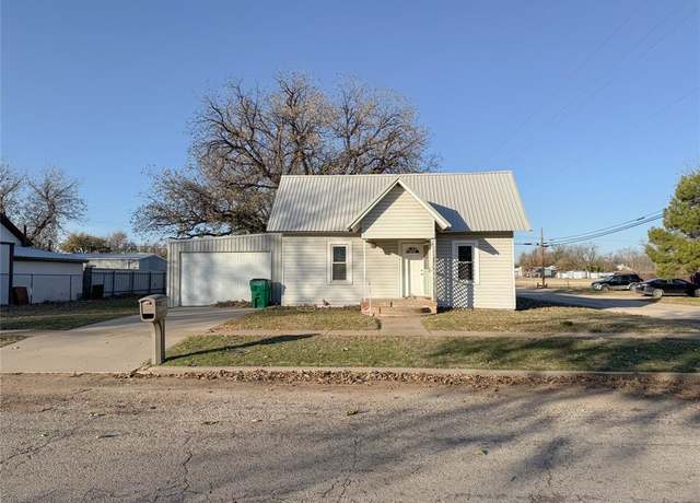 Property at 611 N Stratton St, Seymour, TX 76380, 2 beds, 1 bath