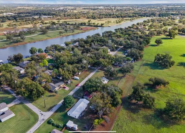 Property at 344 Hillcroft Dr, Weatherford, TX 76087, 4 beds, 2 baths