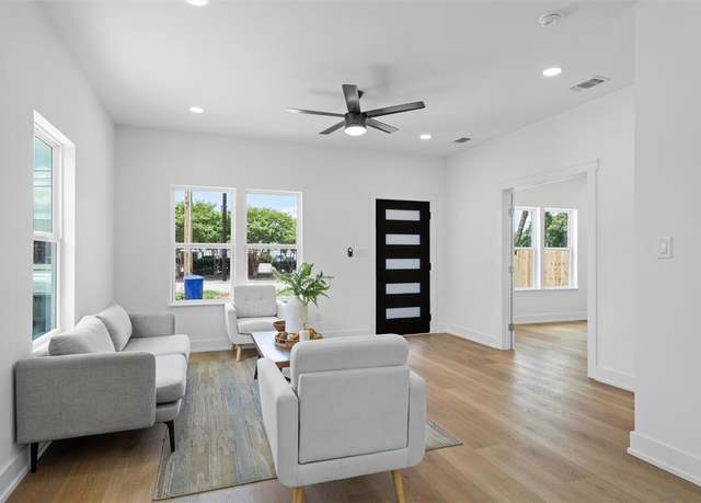 Property at 721 Taylor St, Waco, TX 76704, 4 beds, 3.5 baths