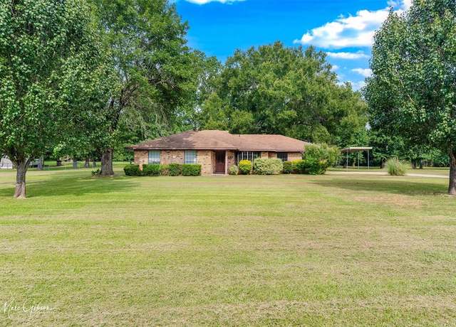 Property at 10016 Mustang Cir, Keithville, LA 71047, 6 beds, 5 baths