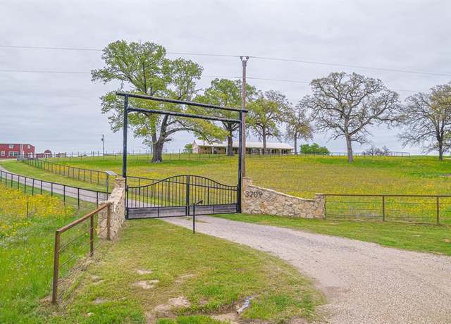 Property at 3209 W County Road 212, Buffalo, TX 75831, 4 beds, 5 baths