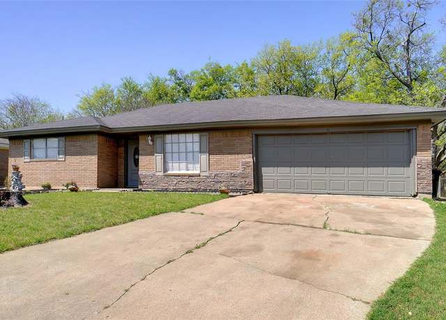 Property at 6908 Trimble Dr, Fort Worth, TX 76134, 3 beds, 2 baths