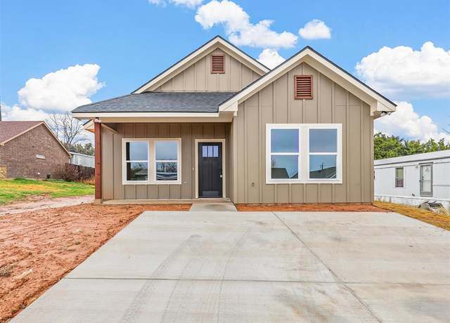 Property at 828 Colorado River Dr, Granbury, TX 76048, 3 beds, 2 baths