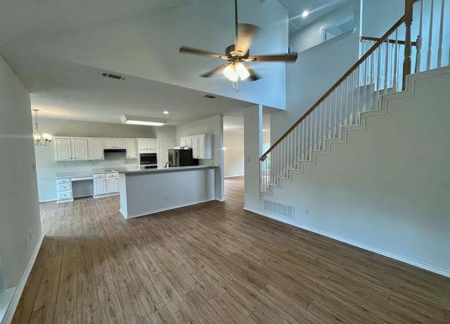 Property at 7636 Arbor Ridge Ct, Fort Worth, TX 76112, 3 beds, 2.5 baths