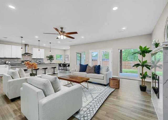 Property at 374 S Dallas Ave, Van Alstyne, TX 75495, 4 beds, 4.5 baths