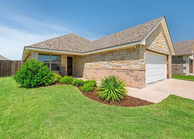 Property at 3304 Main St, Granbury, TX 76049, 3 beds, 2 baths