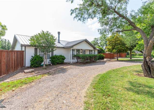 Property at 1070 Larned Ln, Abilene, TX 79602, 5 beds, 2 baths