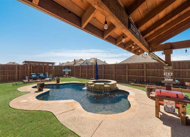 Property at 3113 Summer Dr, Little Elm, TX 75068, 4 beds, 2 baths