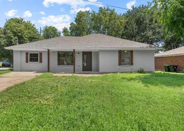 Property at 222 E Dennis St, Pilot Point, TX 76258, 3 beds, 1 bath