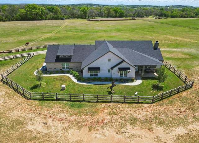 Property at 5255 Dennis Rd, Weatherford, TX 76087, 3 beds, 2.5 baths