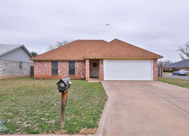 Property at 1442 Lawyers Ln, Abilene, TX 79602, 3 beds, 2 baths