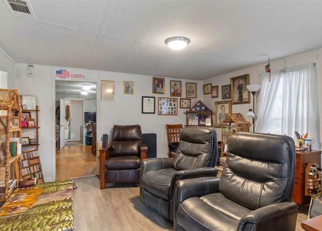 Property at 917 S Main St, Farmersville, TX 75442, 3 beds, 1.5 baths