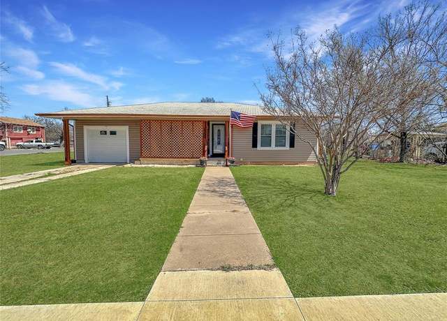 Property at 1700 4th St, Brownwood, TX 76801, 2 beds, 1 bath