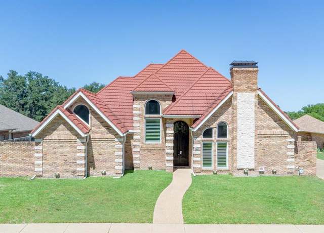 Property at 2709 Oak Point Dr, Garland, TX 75044, 3 beds, 3 baths