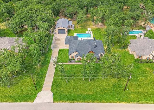 Property at 320 Scenic Wood Dr, Reno, TX 76020, 4 beds, 2.5 baths