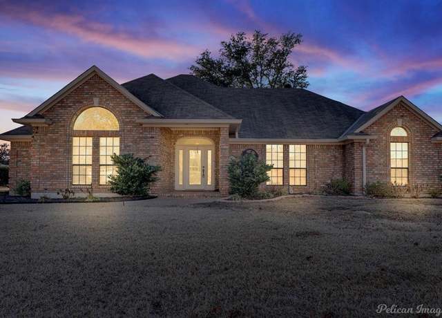 Property at 173 Southwood Dr, Bossier City, LA 71111, 4 beds, 2 baths