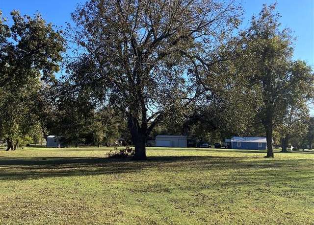 Property at 212 Denton St, Roxton, TX 75477