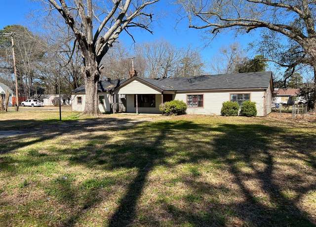 Property at 2098 Pinecroft Cir, Shreveport, LA 71108, 3 beds, 1.5 baths