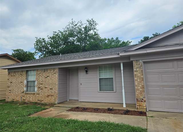 Property at 2916 S Miller Ave, Fort Worth, TX 76105, 3 beds, 2 baths