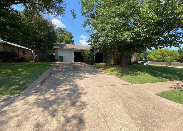 Property at 1817 Redwood St, Arlington, TX 76014, 3 beds, 2 baths
