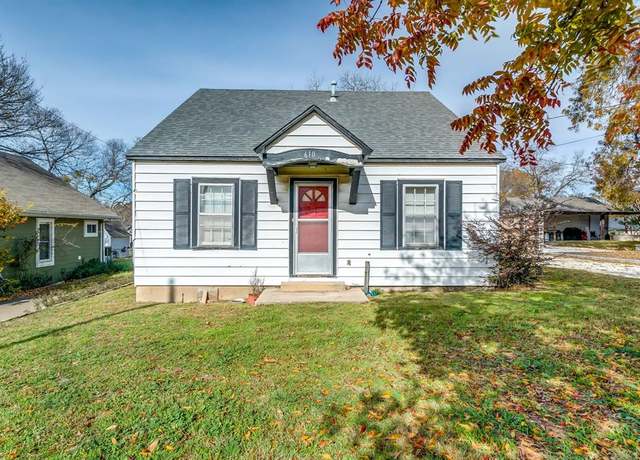 Property at 610 W Ball St, Weatherford, TX 76086, 2 beds, 1 bath