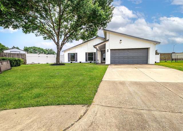 Property at 3029 Meadow Creek Ct, Grand Prairie, TX 75052, 3 beds, 2 baths