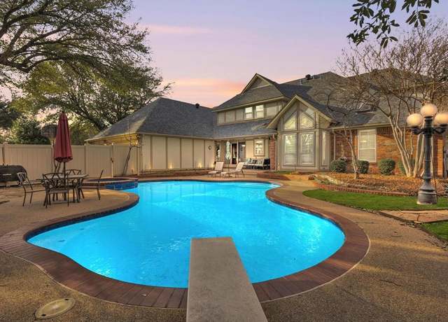 Property at 914 Wellington Dr, Duncanville, TX 75137, 6 beds, 5.5 baths