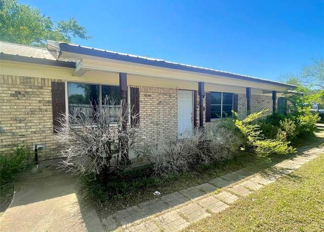 Property at 208 Airport Rd, Sulphur Springs, TX 75482, 3 beds, 2 baths
